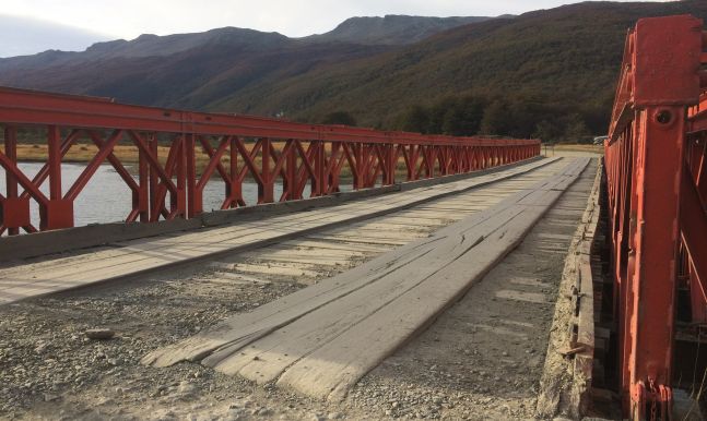 Un pont entre deux rives