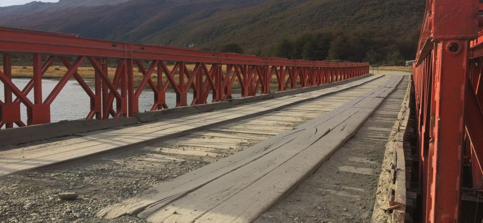 Un pont entre deux rives